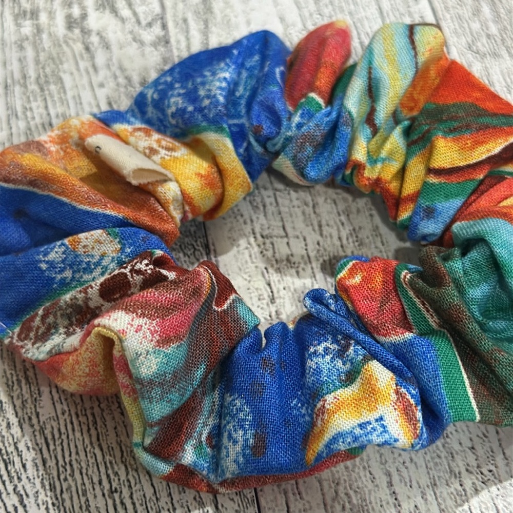 Chic Jem Colorful Scrunchie with Abstract Design - Picture 2 of 2